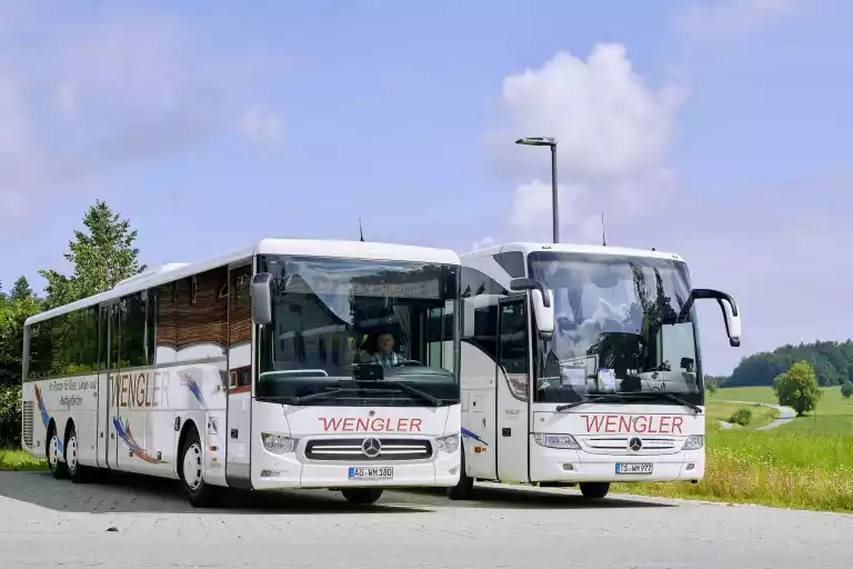 Moderne Busse für Reisen ins In- und Ausland